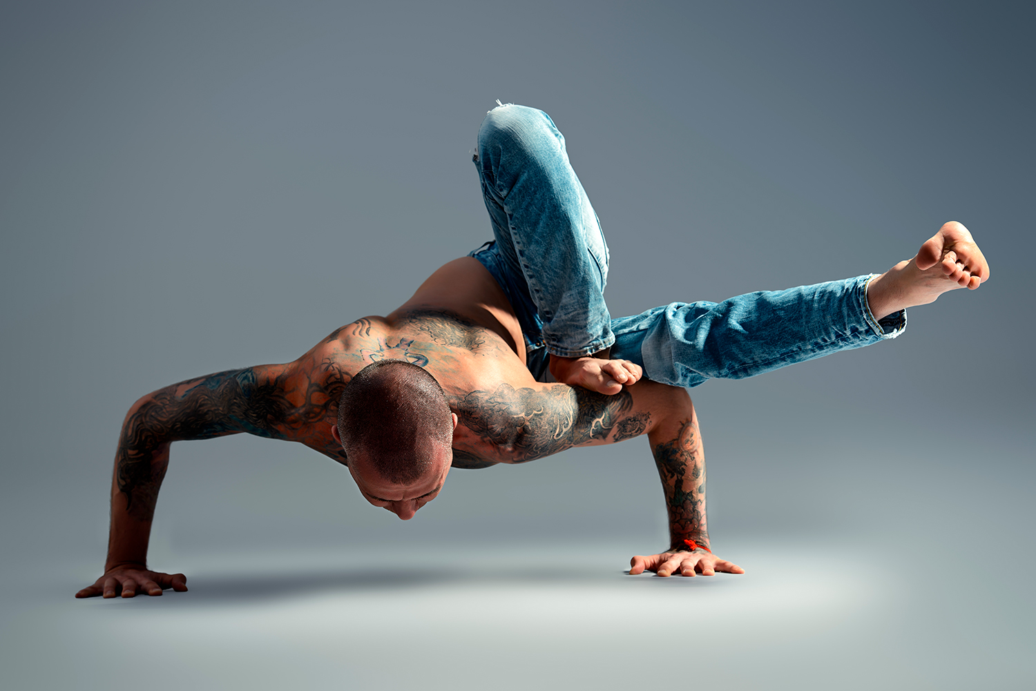 15 Famous Men Who Do Yoga