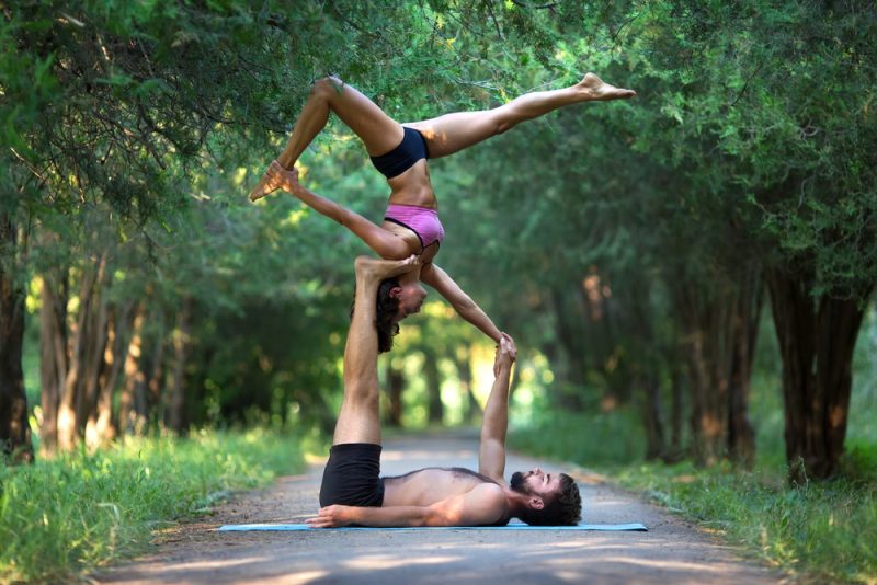 10 Things You Should Know About AcroYoga - YOGA PRACTICE