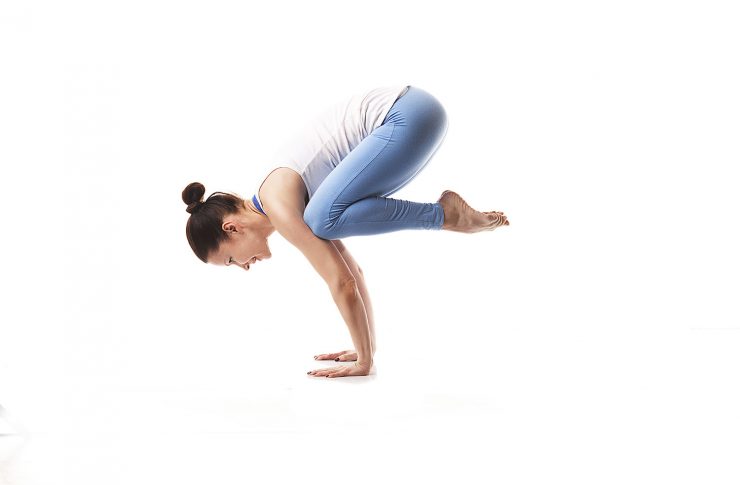 How to Do Crow Pose (Kakasana) in Yoga - YOGA PRACTICE