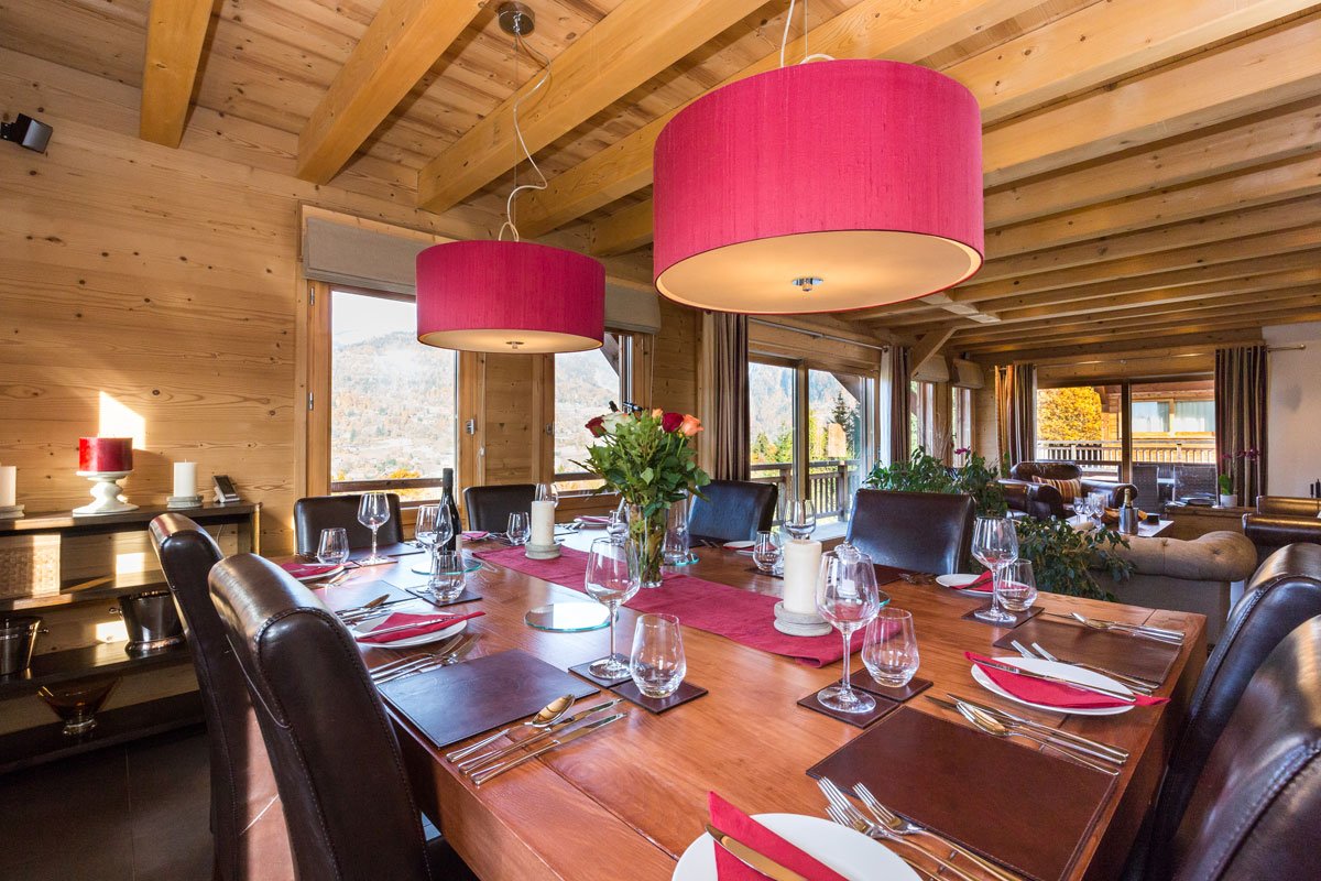 Dining-area-at-Chalet-APASSION