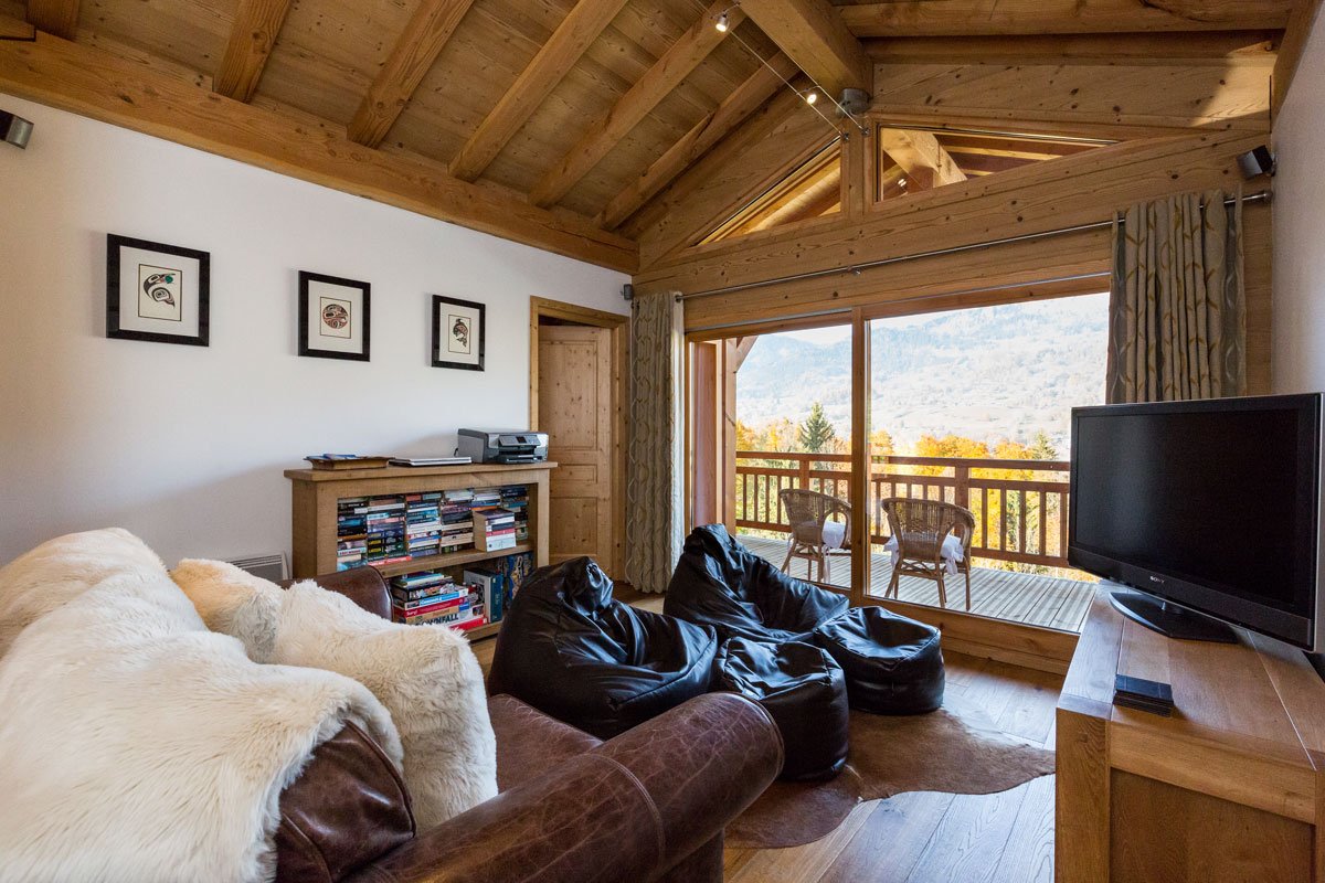 Second-lounge-at-Chalet-APASSION