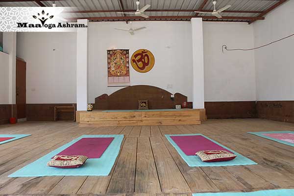 maa-yoga-ashram-yoga-hall