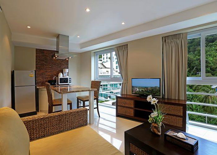 santosa_resort_detox-wellness-spa-yoga-retreat-kata-beach-phuket-thailand_RESORT_Accommodation_livingroom_BEDROOM-APARTMENT-BUDDHA-VIEW_700_500