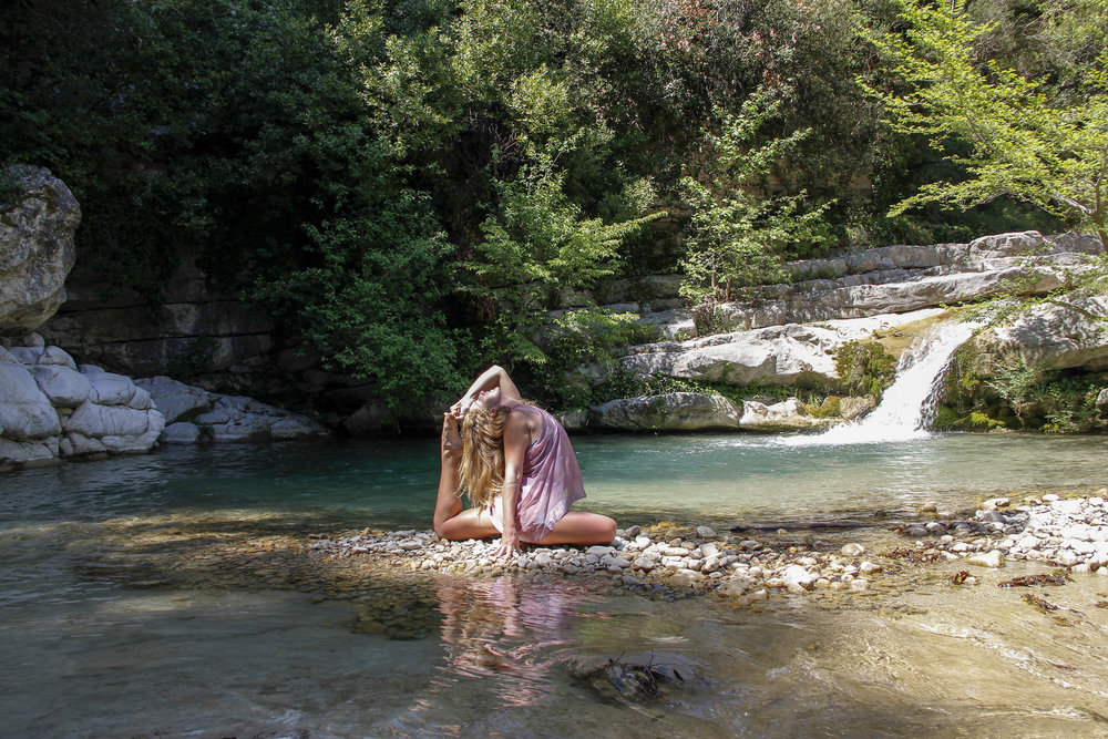 yoga-retreat-france-waterfall