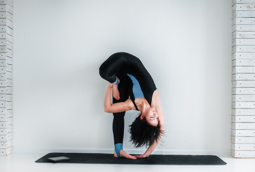 15 Jaw-Dropping Advanced Yoga Poses For Seasoned Yogis - YOGA PRACTICE