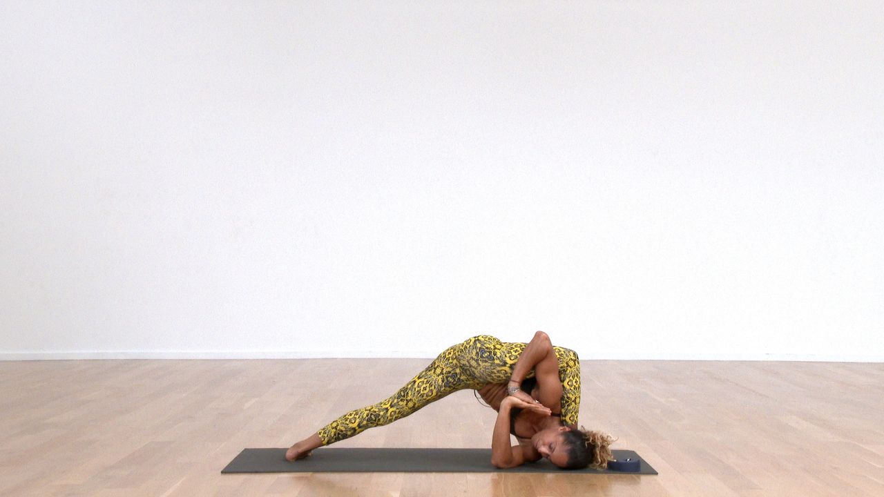 Smiling woman doing yoga in Revolved Crescent Lunge on Knee pose with prayer  hands · Free Stock Photo