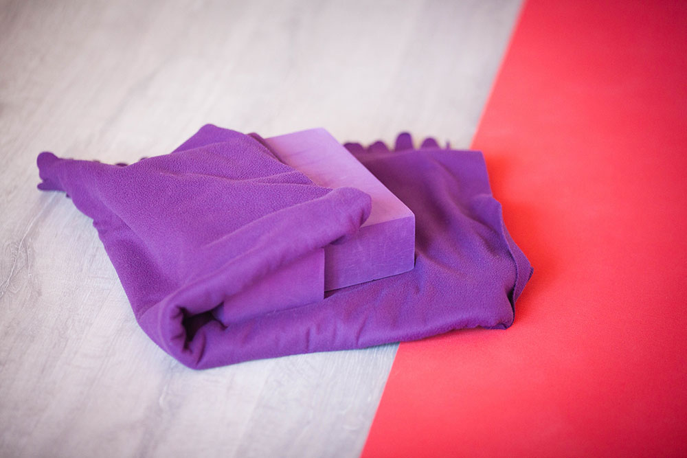 Manufacturer of Yoga Blankets, Available in 100% Cotton, Fleece, Wool