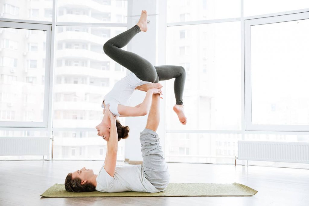 12 Easy Couple Yoga Poses: A Step-By-Step Guide To Cultivate Trust ...