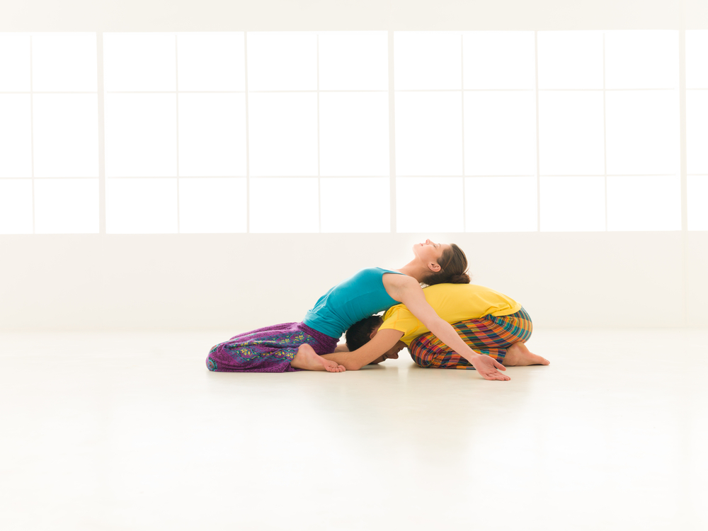 12 Easy Couple Yoga Poses: A Step-By-Step Guide To Cultivate Trust