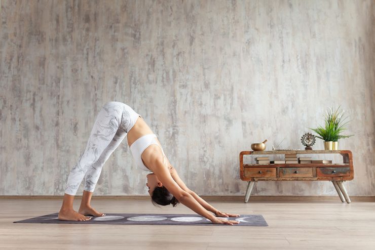 What is Power Yoga? A Guide to this Heated Practice + Sequences to Try ...